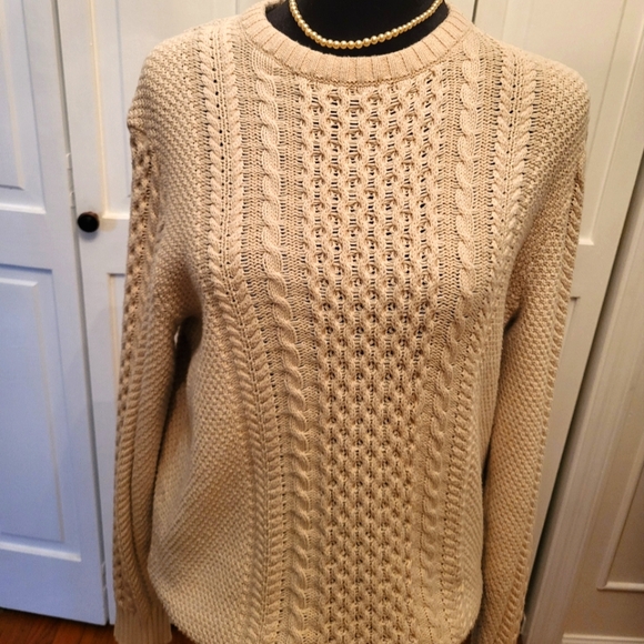 Old Navy Sweaters - Beige Cable Knit Sweater Sz M Fisherman Core Preppy Academia  Old Money Coastal